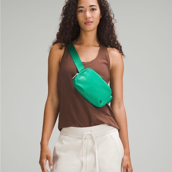 Lululemon Everywhere Belt Bag 1L- Emerald Ice - Picture 5 of 9